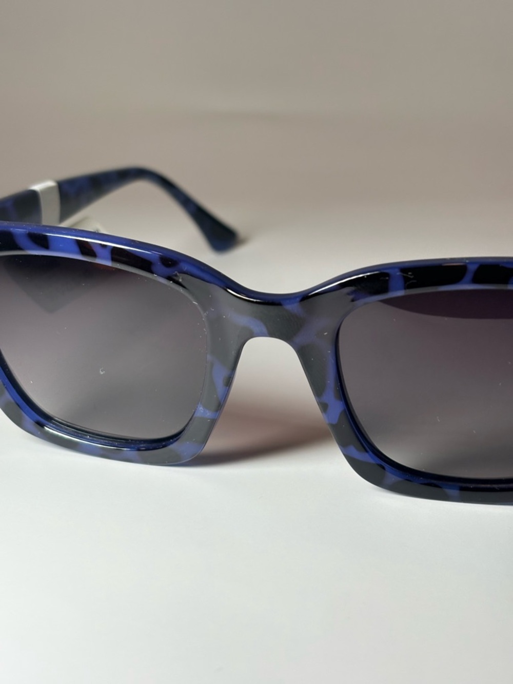 Women’s Christian Siriano Blue Tortoiseshell Oversized Sunglasses - Picture 2 of 9